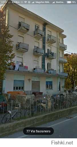 Да... Чёрные всё загадят... Этот отель в центре Римини (via Sacramora 77,Rimini) лет 20 назад отдали диаспоре из сенегала,якобы они бедные несчастные и им нужно помогать. Вот что превратилось из хорошего здания, как видите не ухоженный отель и везде грязь. Я когда рядом приезжаю, противно смотреть. 

А по поводу счастья... У всех разные требования. Мой коллега итальянец получает хорошую з/п (примерно 1900 евро чистыми за 7,5 часов рабочего дня), есть машина, свой дом, очень много земли у родителей фермеров.. И всё равно несчастный, каждый день грустный и живёт бессмысленно : 38 лет, не женат, нет детей да и не ищет кого-то для совместной жизни. Во всех несчастьях обвиняет правительство Италии.