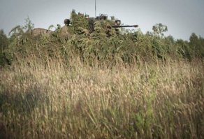 Я сначала тоже так подумал, но потом присмотрелся и увидел самолёт-невидимку в верхнем правом углу.