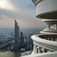 Еще с трудом, но удалось пробраться на заброшенные этажи Лебуа Отеля. В котором снимали несколько сцен "Мальчишника 2". Сейчас вроде тоже уже облагородили. Я так и не понял как в многоэтажном здании в центре города, 2 этажа оказали абсолютно бесхозными.