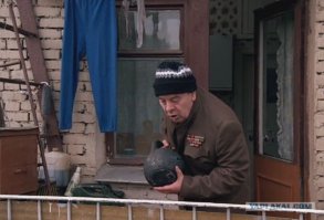 Иркутскому хоккеисту разбили Мерседес блинами для штанги