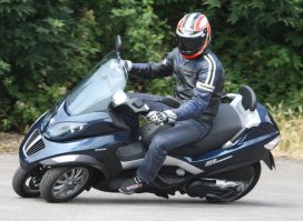 Piaggio MP3 выпускается с 2006 года. Так, для справки.