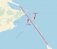 "...Если бы строили по прямой, было бы ближе..." 
Ближе было бы на 60-70 метров. И это при длине этого участка 4200-4300м, т.е. менее 2%. А если взять общую длину моста 19км, то эта сотня метров вообще ни о чём.