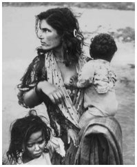 Некоторые цыганки красивые. Наверное, ради вот таких поместья закладывали))