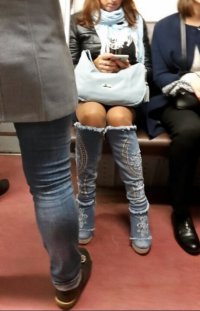 Ну, не знаю. Может я, конечно, чего-то не понимаю, но вот эта девушка и вот эти сапоги мне понравились.