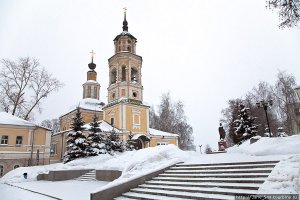 Мастер Йоба 
г. Владимир
 Планетарий постоянно пытаются выгнать из руин церкви. Те  бы и рады уехать  но  здание построеное  за счёт города  для планетария  оккупировала кафешка и   съёмщики. 
Думается  церковь таки своего  добьётся и  выгонит планетарий  на улицу. А власти  этому помогут. НУ  не  новое  же  здание  отдавать под  всякую ерунду ? пиццерия  более важна  для  города !