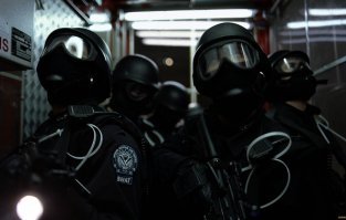 Судя по тому, как они быстро сваливают, внутри че-то типа такого