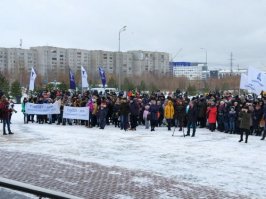 Чем не праздник? Ну да, бюджет поменьше, но лица примерно такие же, как и в столице. Или вы серьёзно считаете, что в выходной 130 тыр человек в лужники по собственной инициативе толпиться припёрлись?