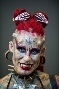 симпатичная...:)