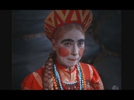 Я ни фига не поняла!!!   Получается, что меня (и не только меня, а всех детей СССР) все детство дурили, рассказывая сказку о том, что Марфушеньку-душеньку замуж не брали, потому что она грубиянка, а на самом деле, она просто была глубоко замужней? "Если девица могла в одиночестве покинуть стены родительского дома, то замужняя женщина не имела права куда-либо выйти, даже в церковь, без разрешения супруга. Зато, если уж покидала семейное гнездо, то при полном параде: насурьмив брови, нарумянившись и набелившись,  притом так грубо и заметно, что кажется, будто кто-то пригоршней муки провел по лицу их и кистью выкрасил щеки в красную краску ...