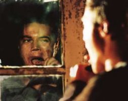 Ещё в коллекцию необходимо добавить фильм "Глюки" ("Bug")-  название в переводе звучит немного по-дурацки, уж лучше бы "Тараканы" (те, которые в голове).  Сюжет фильма вкратце- одна и так не слишком психически уравновешенная женщина знакомится с очень странным мужчиной, страдающим паранойей, и тот ей внушает всякие безумные идеи- что их дом и они сами поражены мелкими насекомыми, что за ним следят агенты спецслужб и т.д... хотя всегда есть вероятность того, что это всё же не паранойя...  Конец фильма очень сильный, а в целом он производит неизгладимое впечатление.