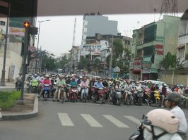 во Вьетнаме пробки из скутеров