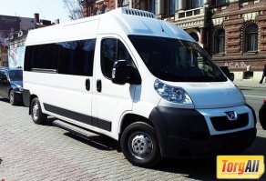 количество пассажирских посадочных мест от 17 до 25 у Вектор NEXT.
у пежо 16-22 человека
газель next cityline  пассажировместимость 18 человек.
речь идет только про сидячие места.
Теперь про удобства.........
ступеньки  в пазике и в остальных автобусах.
Не пойму автор ты хвастаешься отсталостью завода или пытаешься его возвести в идеал???
да ты сам то в пазике ездил в час пик ? попробуй проехать в пежо, той же газели, и еще много разных иномарок....
да пазик отстал навсегда...........