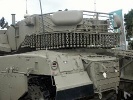 На Меркаве такие экраны с 1972 года используют.

От кумулятивных боеприпасов.