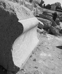 Эти эксперименты доказывают,что гранит и другие породы камня долбить  в принципе, можно ,и ,даже получать удовлетворительные результаты. А как они доказывают существование трехплоскостных  идеальных выемок? Или изготовление ну вот такого блока близ пирамид Гизы?