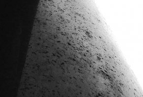 Такой технологией можно получить разве только поверхность колонн Исаакиевского собора в Питере.Хорошо видны каверны на поверхности,где инструмент натыкался на твердые вкрапления в малахите.