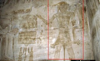 Пирамиды, резко?) До них было еще века строительства других рода гробниц. А в шкурах ходили и спустя 1000 лет после пирамид (см. фото)