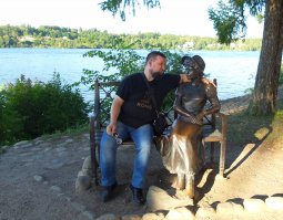 Прикольные фото с памятниками и статуями