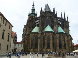 А почему этот собор не попал в рейтинг? Считается одним из эталонов готической архитектуры.