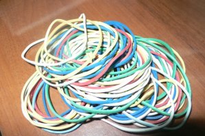 Не верю, цветы завязывают да,  но этим , во много крат дешевле.