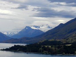 Из моих фоток:
Новая Зеландия. Южный остров. Жопа мира, от Москвы 16.400 км. В момент съемки стояла такая тишина, что даже птицы не летали.
Р.С. На той горе снимали часть сцен из Властелина колец.