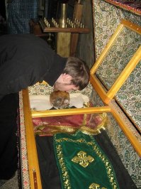 10 шокирующих ритуалов разных стран мира