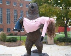 Улыбнуло! Но мишка с велосипедистом, как-то не... 
Вот тут эмоции поярче...