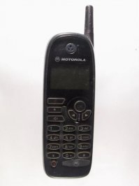 А еще раньше были вот такие телефоны. Когда батарея садилась, можно было забыть не только где зарядка, но и как ей пользоваться