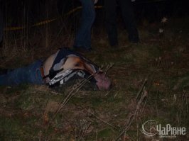 Самоубийство? Да не вопрос! 
Я сам себе одежу порвал
Я сам себе руки за спиной сковал
Я сам себе пару пуль с сердце  пустил
Я сам себе морду-лица разбил...
Учитесь салаги - красиво уйти