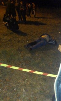 Самоубийство? Да не вопрос! 
Я сам себе одежу порвал
Я сам себе руки за спиной сковал
Я сам себе пару пуль с сердце  пустил
Я сам себе морду-лица разбил...
Учитесь салаги - красиво уйти