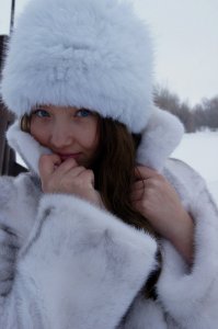 Да почему в России шлюху какую то сфоткали!!! Это не национальная красотка, это американизированно-европейская шмара из молодежного американского фильма какого то...
Исправим
