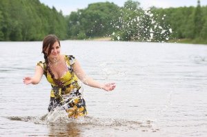 Да почему в России шлюху какую то сфоткали!!! Это не национальная красотка, это американизированно-европейская шмара из молодежного американского фильма какого то...
Исправим