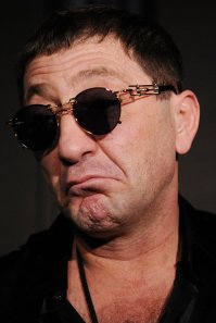 А хде рюмка водки на столе