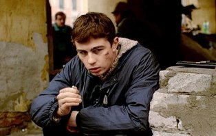 Центрального героя культовой дилогии  Брат , ветерана чеченской войны, не просто так зовут Данилой. После возвращения на  гражданку , руководствуясь каким-то лишь ему одному понятным кодексом, он продолжает носить с собой оружие и убивать людей. Все эти люди так или иначе согрешили, но убийство есть убийство   поэтому, узнав странноватого паренька поближе, его новый знакомый Гофман неодобрительно замечает:  Бог тебе судья . И попадает, что называется, в точку, ведь имя Даниил переводится с древнееврейского как  Бог мне судья  (о чем Гофман, возможно, осведомлен, а вот осведомлен ли сам Данила?).
По другой версии, имя главного героя означает  Божий суд , что звучит еще любопытней: можно ли предположить, что, казня и милуя, Данила Багров исполняет божью волю? Так или иначе режиссер Алексей Балабанов взял имя не  с потолка , а вот стоит ли это скрытое послание понимать буквально или его следует списать на авторский сарказм   здесь все зависит от того, кем является Данила для Вас.