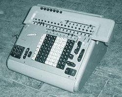 На Урале? Ну тогда понятно, что и читаете с трудом. Я писал не про компьютеры а про калькуляторы, которые сначалы были механические (арифмометр Феликс(1)), электромеханические вычислительные машины(2), ЭВМ (электронно вычислительная машина (дедушка. бабушка современных калькуляторов) ина конец прообраз ЭВМ фактурно-бухгалтерская машина Искра 23, которая имела все блоки ЭВМ (устройства ввода вывода, монитор, клавиатуру и язык программирования), Но видимо Урал перешагнул этапы большого пути и от счетных палочек сразу перешел в компьютерам.