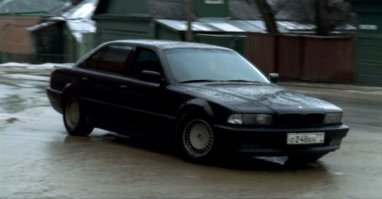 Бэха семерка, классная тачка, только мозгов у кого-то не хватало. хорошо не забрали лишних с собой.