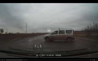 Ещё два стоп-кадра с другой дистанции: