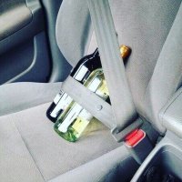 Всегда так бутылки вожу. Что здесь такого-то?!