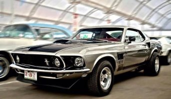 Эволюция Ford Mustang в одном видеоролике