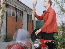 Мечтаю тоже взяться за реставрацию такой красотки, только с люлькой! Да гаража пока нету и времени((( А как сделаю, мечтаю жену посадить в люльку и в "шлемах-арбузных корках" к белой скале рвануть, ну или на худой конец на чёрные камни, где клёв будет лучше!)