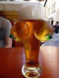 А этот бокальчик из 2 титек!
