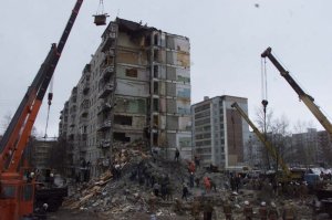 Архангельск 2004, аналогичная история, 58 жертв. Тряхнуло так, что меня в двух кварталах с дивана скинуло. Знакомый у меня на 9м этаже жил, отделался переломом ноги.