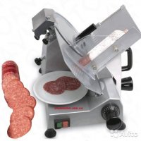 Я в супермаркетах всегда прошу чтобы мне колбасу нарезали на слайсере. Так из общего веса вычитается вес упаковки и алюминиевых проволочек, которые зажимают края. Как правило вес готового продукта становится на 50-60 грамм меньше.