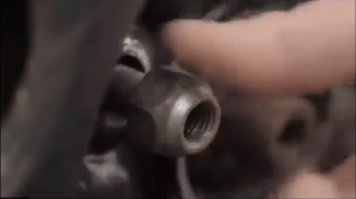 Несколько озадачил только этот момент. Кто ей колесо до этого ставил?