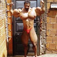 Здесь он особенно похож на бабу.