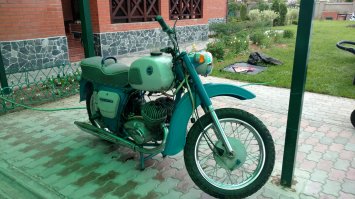 Ближе к весне (т.е. к сезону) буду восстанавливать Ю3К 73 года выпуска. Был статус "утиль". Стал с номерами и ПТС (от схожего мота, но убитого в хлам). Хлам отправился на запчасти, а шилдик перекочевал на мой мот.