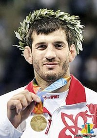 А где Бусик? Аналог Карелина в вольной борьбе.