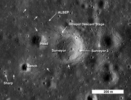 информации и фактов о этих полётах не стало меньше, её стало больше, китайцы сделали фотки мест высадки со следами передвижений, но, тем не менее, с каждым годом такие темы всё более подвергаются скепсису. Самая жесть это, конечно, о согласовании этого "всемирного фэйка" с СССР, чтоб наверняка видимо  
Были коментаторы, которые на полном серьёзе писали "где фотки?", не подозревая своим детским умом, что айфонов тогда не было. Откуда эта херь катится? церквей/мечетей понастроили, друзья по плоскоземелью только ширятся, вывод: деградация мирового населения.
ну и вот фотка с китайского спутника. Или китайцев тоже в "заговор" втянули? как и Леонова?