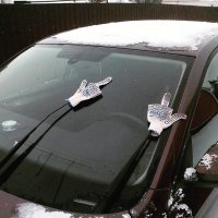 Я так понимаю, что дворники спи.здили и оставили хозяину некое зашифрованное  послание, одновременно сохранив лобаш от неминуемых царапин