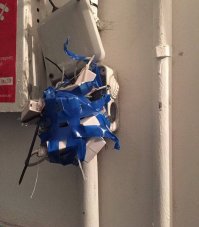 А что тут не так? Нет ничего более вечного, чем то, что обмотано синей изолентой.
;)