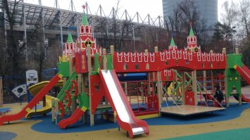 Смешались в кучу кони, люди.... Фотки из разряда "что в интернете нашел, то и выложил" 
Я конечно понимаю, что страна большая и по большей части чиновники занимаются не тем, чем должны, но вот на выходных был в парке и был приятно удивлен. Поставили очень много детских площадок, дорожки привели в божеский вид, высадили много новых деревьев и кустарников. Плюс сделали освещение парковой территории.